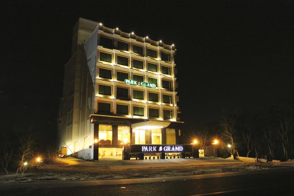 Hotel Park Grand, At Haridwār Exterior foto